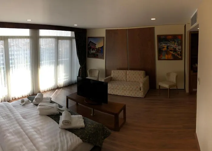 Sarar Kizilcikli ホテル